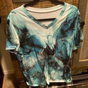 V-neck marble t-shirt
